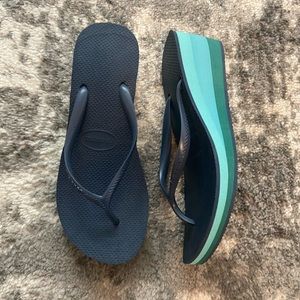 Havaianas High Light Wedge Flip Flops size 9 1.25" Height teal and navy